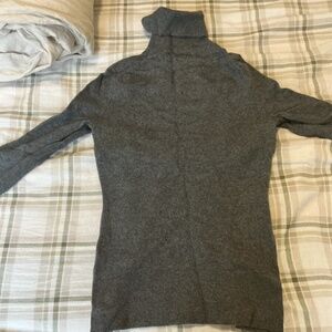 100% cashmere turtleneck sweater